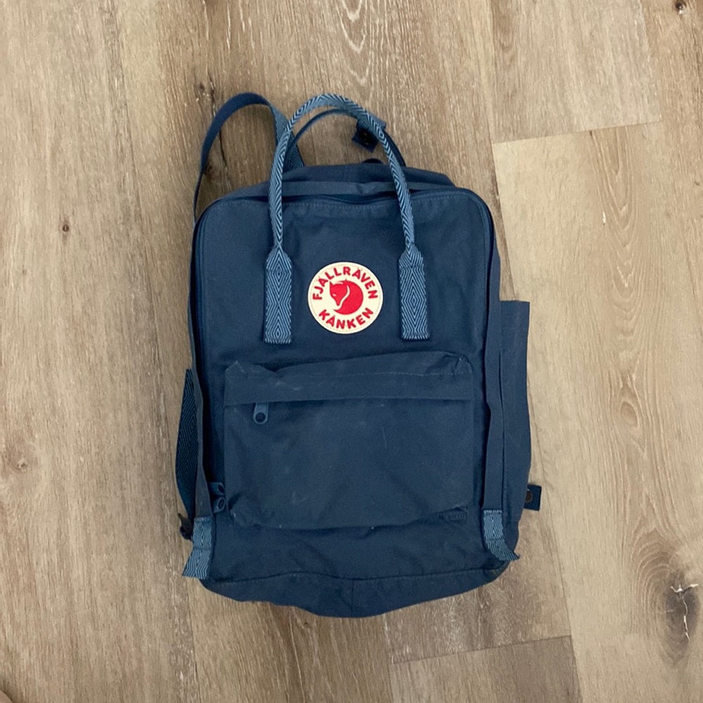 FjallRaven Kanken blue backpack 🎒